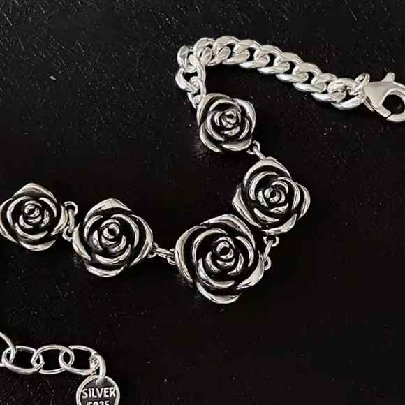 Women’s Retro Roses Silver Bracelet - Picture 4 of 5
